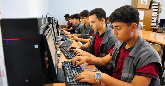 Lise öğrencileri hem kazanıyor hem kazandırıyor Manisa Haberleri