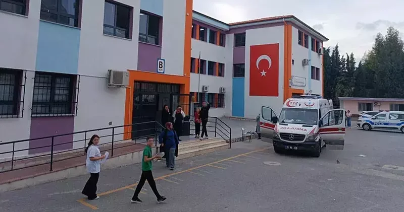 15 öğrenci yangın tüpündeki kimyevi tozdan etkilendi