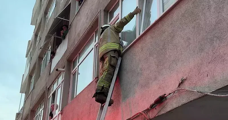 Avcılar’da banyoda mahsur kalan çocuğu itfaiye kurtardı