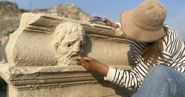 Kastabala Antik Kenti nde filozof tasvirli mask bulundu Osmaniye Haberleri