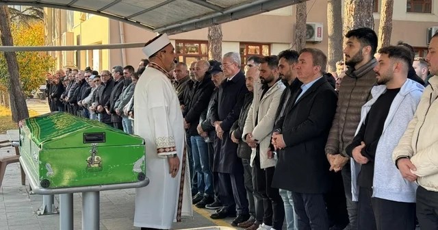 Gazeteci Çetinkaya nın eşi Esra Çetinkaya son yolculuğuna uğurlandı Erzincan Haberleri