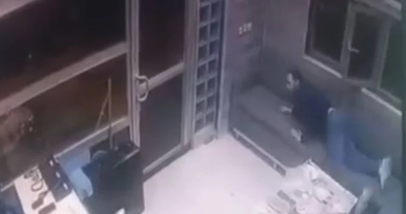 Taksiciyle tartışan yolcu peş peşe kurşun yağdırdı!