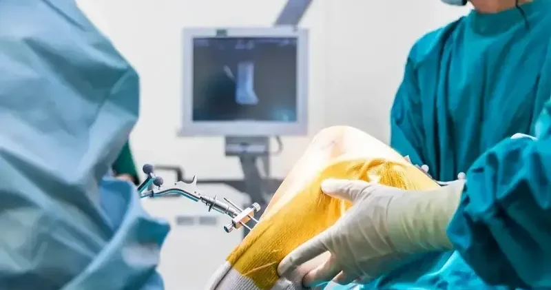 Robotik diz ve kalça protezi ameliyatıyla protez ömrü uzuyor Sağlık Haberleri