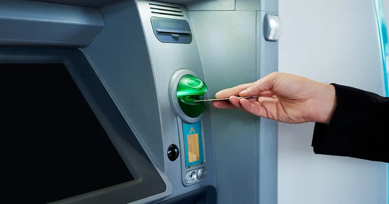 ATM lerde kara kutu vurgunu: Paraları boşaltıp gidiyorlar Sözcü Gazetesi
