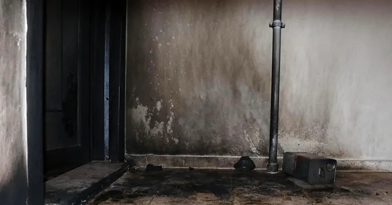 Antalya da komşu dehşeti Kapısına elektrikli ölüm tuzağı kurdu: Savunması pes dedirtti! ‘İnsan hemen ölmez