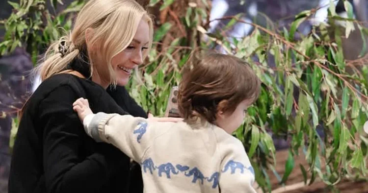 Evlenip anne olmak kimseye böyle yaramamıştı... Kocası ve oğlu sayesinde yeniden doğdu: 20 yaşındayken bile bu kadar genç değildi