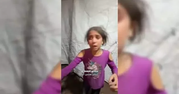 Babasının şehit olduğunu gören Gazzeli kız çocuğunun yürek yakan feryadı