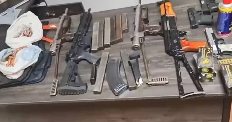 Kar maskeleri çeteyi ele verdi: Hücre evi cephanelik çıktı