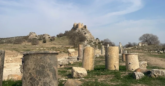 Kastabala Tiyatrosu ndaki kazılarda yeni masklar ortaya çıkarıldı Osmaniye Haberleri