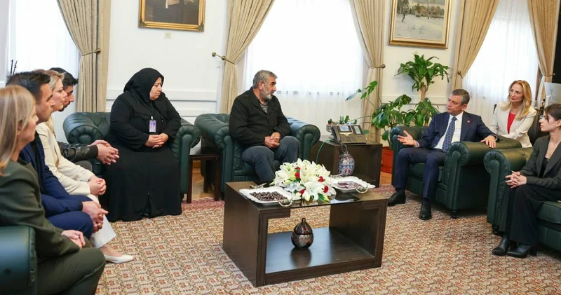 Özgür Özel Ayşe Tokyaz ve Rojin Kabaiş in aileleriyle görüştü