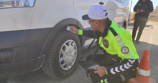 Çelikhan da kış lastiği uygulaması yapıldı Adıyaman Haberleri