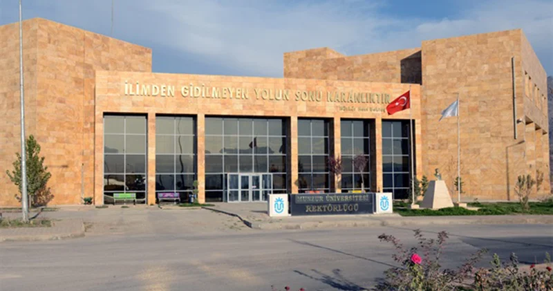 T24 ün gündeme getirdiği Munzur Üniversitesi ndeki atama Meclis gündeminde; Ha sahte diplomayla işe sok ha torpille kadroya al, hiçbir farkı yok!