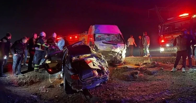 Diyarbakır da zincirleme kaza… Çok sayıda ölü ve yaralı var