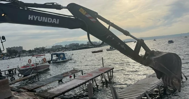 Kaçak barınak ve iskeleler yıkıldı; tekne sahipleri çözüm istedi İzmir Haberleri