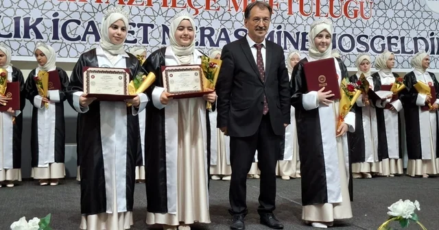 Sakarya da 27 öğrenci icazet merasiminde hafızlık belgelerini aldı Sakarya Haberleri