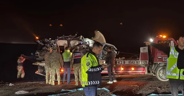 Diyarbakır daki kazada ölen 4 kişinin cenazesi Adli Tıp Kurumu kaldırıldı Diyarbakır Haberleri