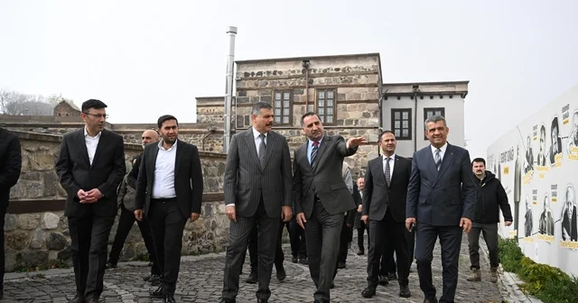 Vali Çiftçi, Dil ve Edebiyat Konağı nı inceledi, Edebiyat Sokağı nda gezdi Erzurum Haberleri