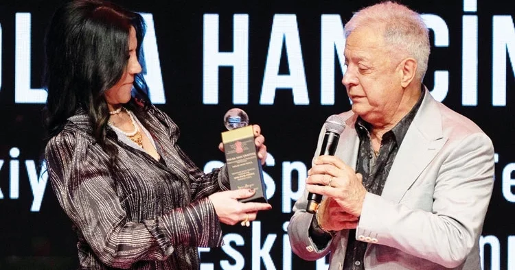 Tolga Han: Gizli gizli dans ederdik