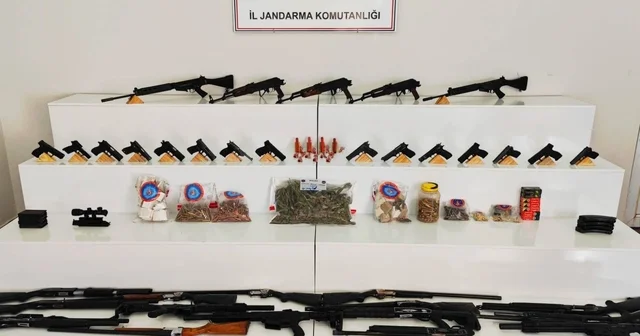 Mısır tarlasında patlayıcı madde ve silahlar ele geçirildi: 9 gözaltı Şanlıurfa Haberleri