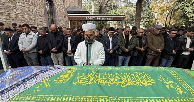 Bilecik te kocası tarafından öldürülen kadının cenazesi defnedildi Bilecik Haberleri