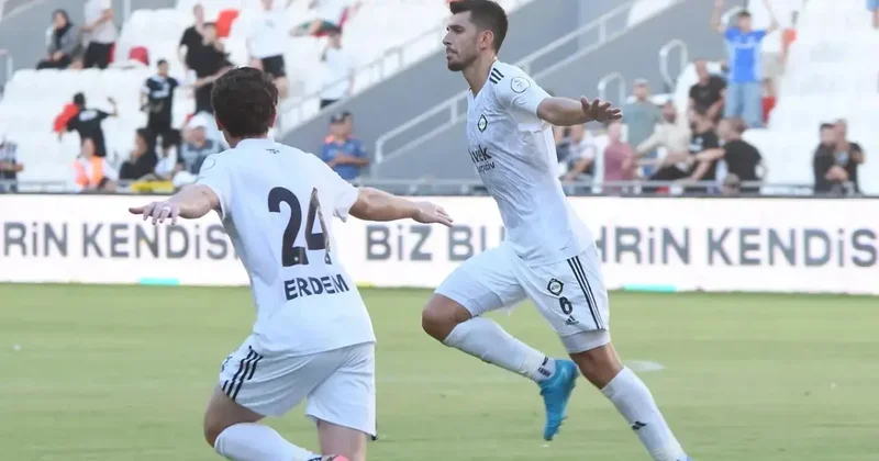 Galatasaray da 5 kupa kazanmıştı: 37 yaşında takıma geri döndü