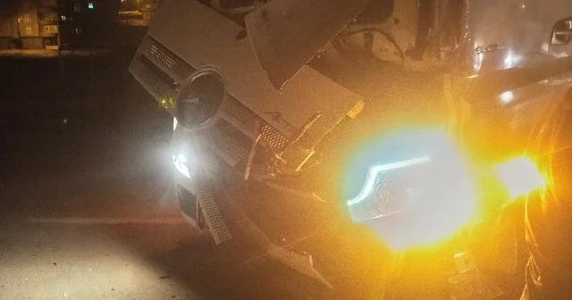 Hakkari de tır ile minibüs çarpıştı: 1 yaralı Hakkari Haberleri