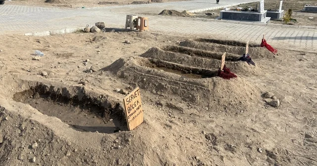 Zehirlenme şüphesiyle hayatını kaybeden aile; baba, 2 çocuğu ve eşinin yanına defnedildi Afyonkarahisar Haberleri