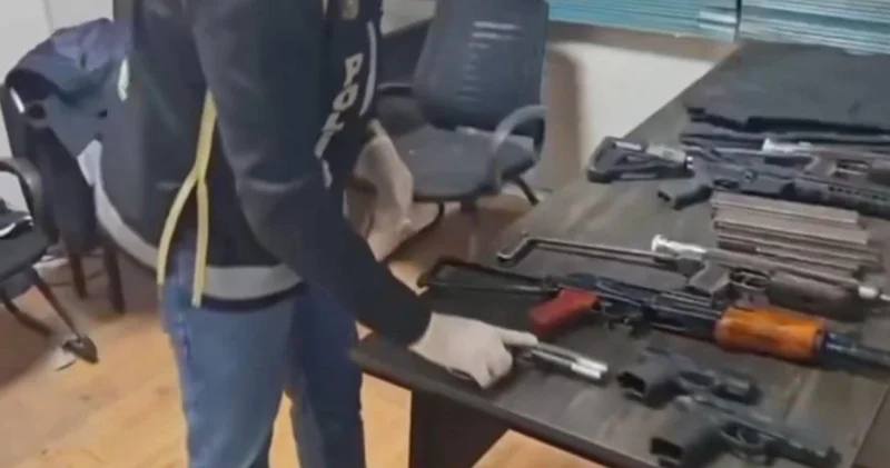 Emniyet’ten suç örgütüne operasyon: Otomatik silahlar ele geçirildi