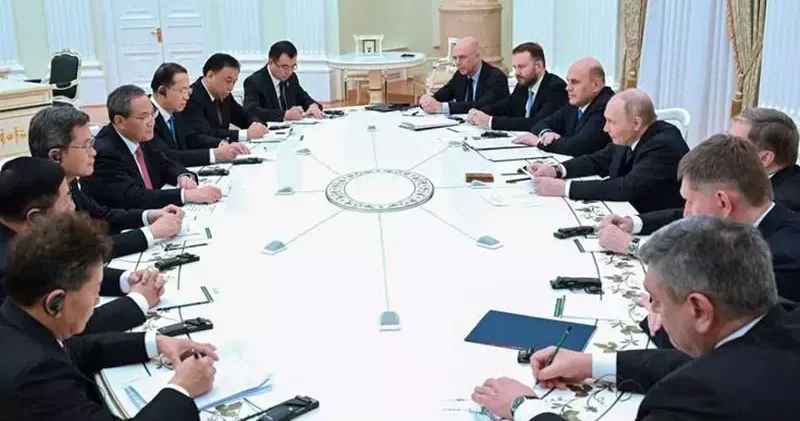Rusya Devlet Başkanı Putin, Çin Başbakanı Li ile görüştü