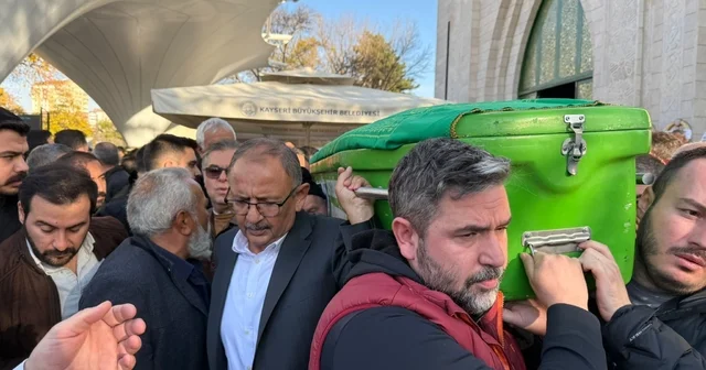 Kayseri nin tanınan siması Şeref Yaroğlu toprağa verildi Kayseri Haberleri