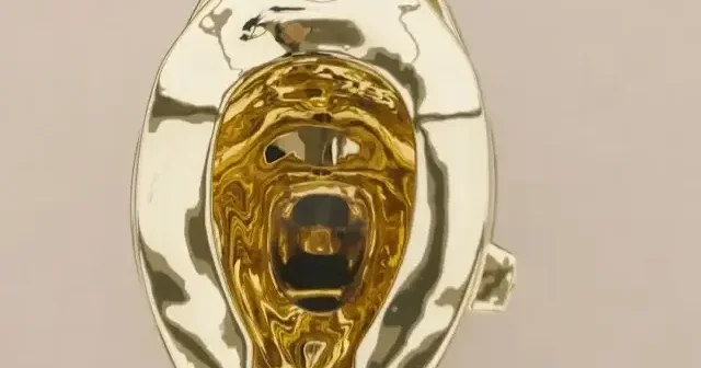 Catellan ın duvara bantlanmış muz eserinden sonra altından klozet VİDEO İZLE