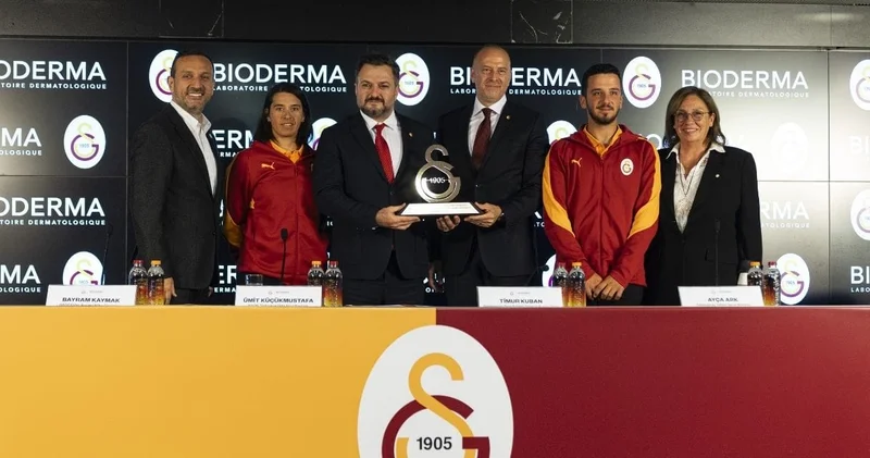 Galatasaray da imza töreninde Atatürk vurgusu