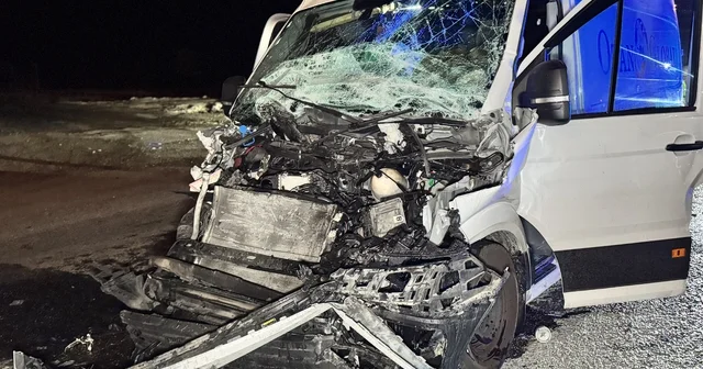 Edirne de tıra çarpan panelvan hurdaya döndü Edirne Haberleri