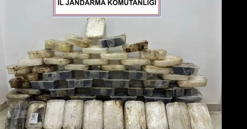 Hakkari İran sınır hattında uyuşturucu operasyonu: Onlarca kilo metamfetamin ele geçirildi Sözcü Gazetesi