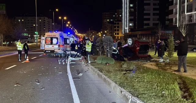 Nevşehir de kavşakta çarpışan iki otomobildeki 4 kişi yaralandı Nevşehir Haberleri