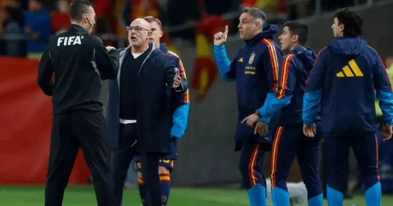 Türkiye maçında hakeme olay hareket! İspanya bunu konuşuyor