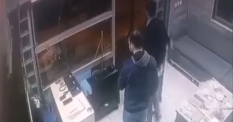 Taksi şoförüyle tartışan yolcu kurşun yağdırdı: O anlar kamerada Sözcü Gazetesi