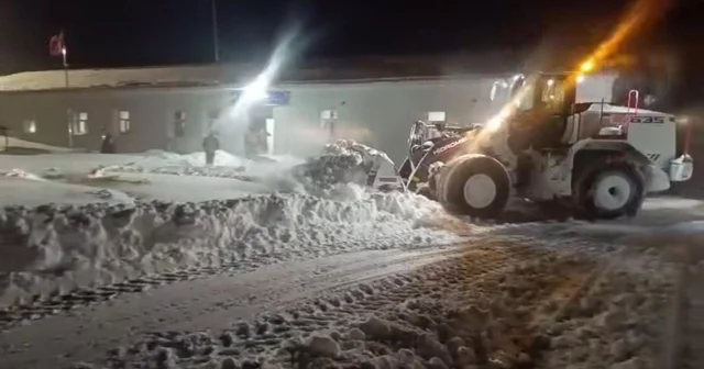 Şırnak ta gece kar mesaisi devam ediyor Şırnak Haberleri