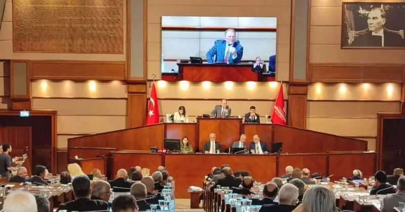 Tansiyon bir anda yükseldi! İBB Meclisi nde iddianame gerginliği