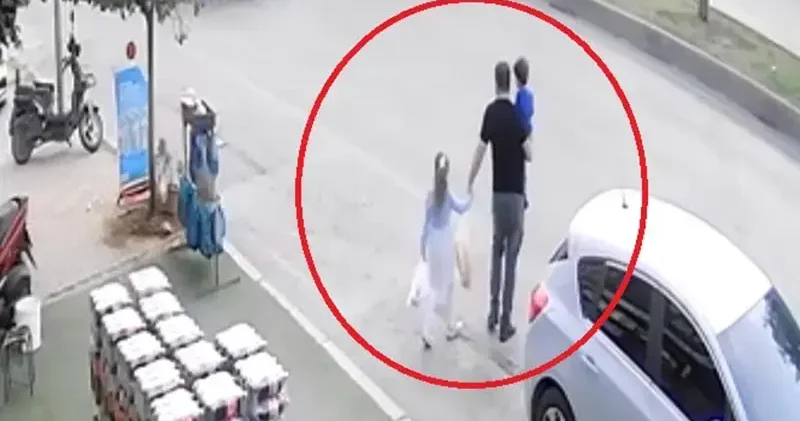 Ters yönde ilerleyen forkliftin çarptığı baba ve 2 çocuğu yaralandı