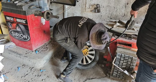 Lastikçilerde kışlık lastik yoğunluğu Bitlis Haberleri