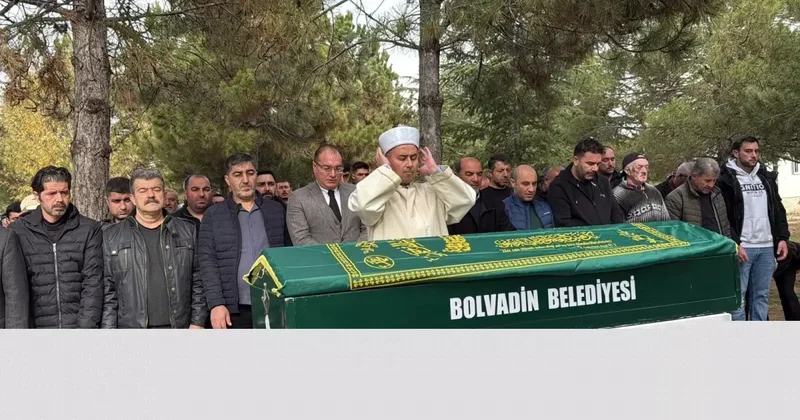 Bu görüntüye yürek dayanmaz! Servet Böcek eşi ve çocuklarının yanına defnedildi