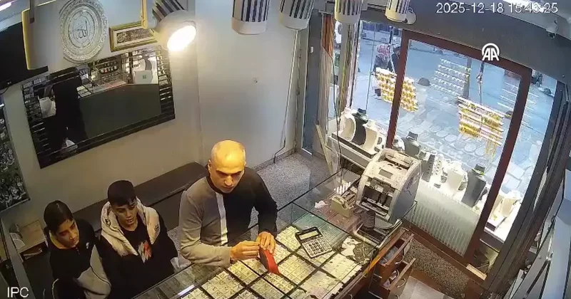 Harama el uzatmadılar! Milyonluk çantayı bulan altın nesil kamerada