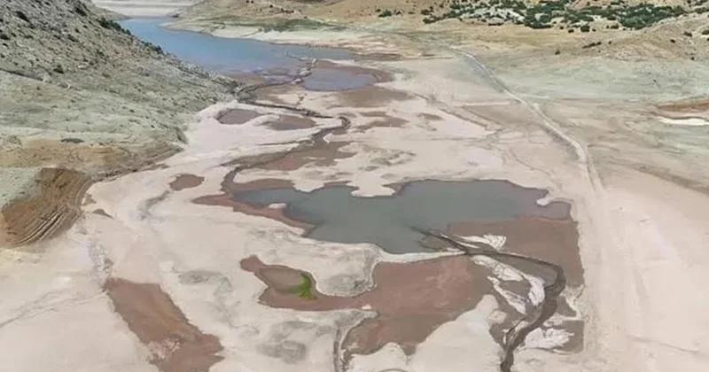 Barajdaki su seviyesi ölü hacme düştü, bir ilçe için su alımı durduruldu Sözcü Gazetesi