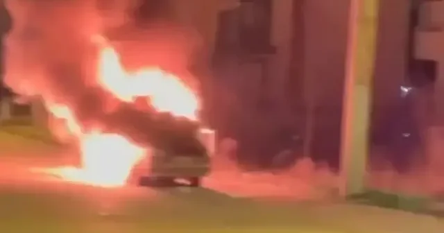 Karabük te park halindeki otomobil yandı VİDEO İZLE