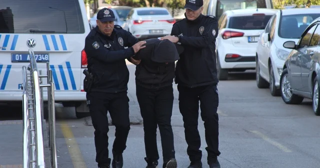 Otobüs şoförüyle motosikletli kadın birbirine girdi: Sürücü adliyeye sevk edildi Adana Haberleri