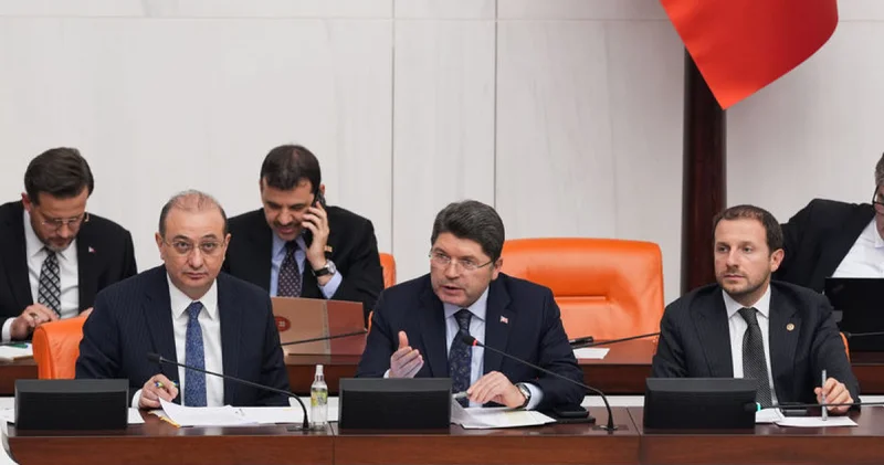 Tunç: F 16 larımız tarafından düşürüldü, küçük parçalara ayrıldı