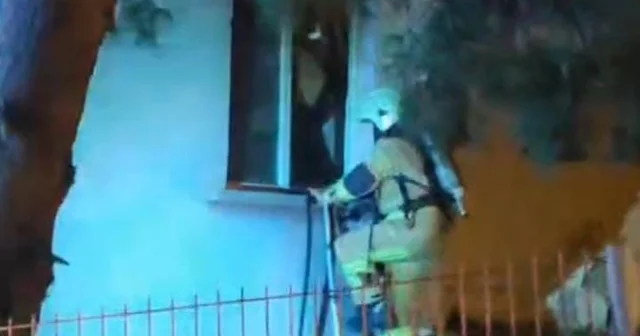 Bursa da korkutan yangın: İtfaiye ekipleri camı kırıp içeri girdi Bursa Haberleri