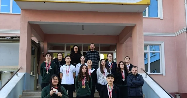 Türkeli Anadolu Lisesi nden 5 il birinciliği Sinop Haberleri