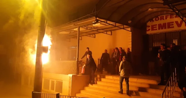 Cemevinin önündeki trafo yandı Kocaeli Haberleri